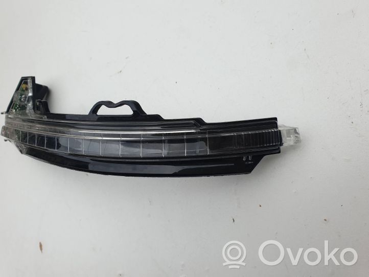 Audi A4 S4 B8 8K Posūkio žibintas veidrodėlyje 8W0949101