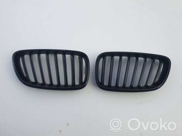 BMW 2 F22 F23 Maskownica / Grill / Atrapa górna chłodnicy 7295521