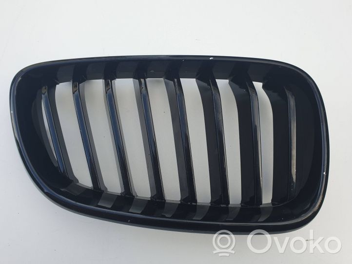 BMW 2 F22 F23 Maskownica / Grill / Atrapa górna chłodnicy 7295521