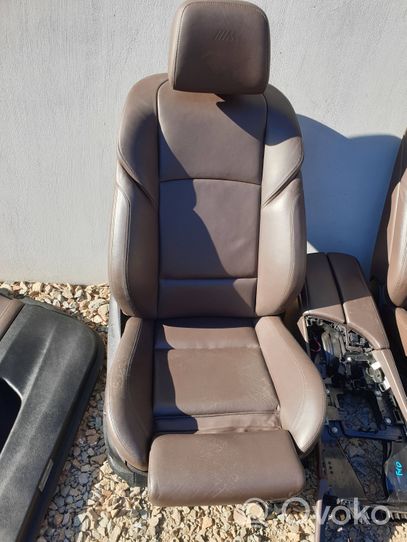 BMW M5 Seat set 