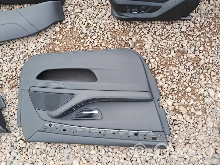 BMW M5 Seat set 