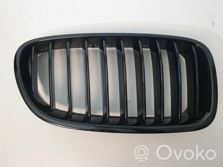 BMW 5 F10 F11 Grille calandre supérieure de pare-chocs avant 7203204