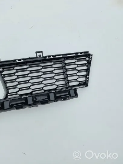 BMW 1 F40 Front bumper upper radiator grill 8070941