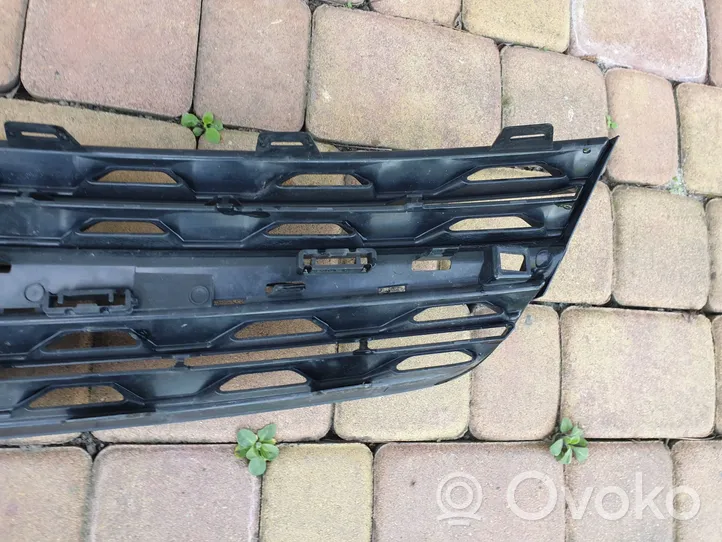 Opel Zafira Life Griglia superiore del radiatore paraurti anteriore 2510335X