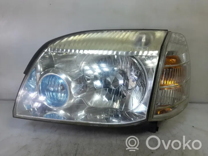 Nissan X-Trail T32 Lampa przednia 