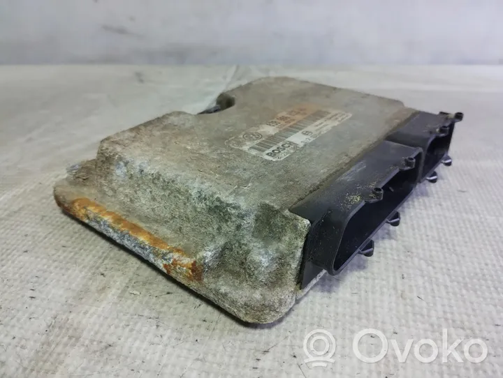 Volkswagen Polo IV 9N3 Centralina/modulo motore ECU 038906013AJ