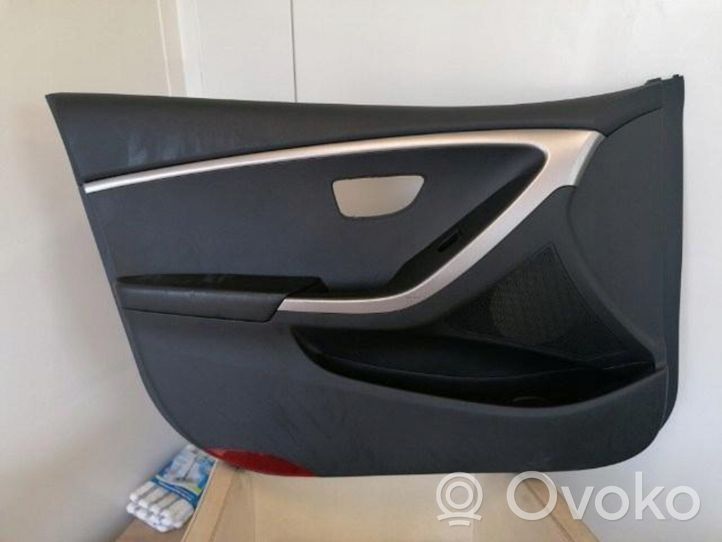 Hyundai i30 Rivestimento del pannello della portiera anteriore 82330-A6100