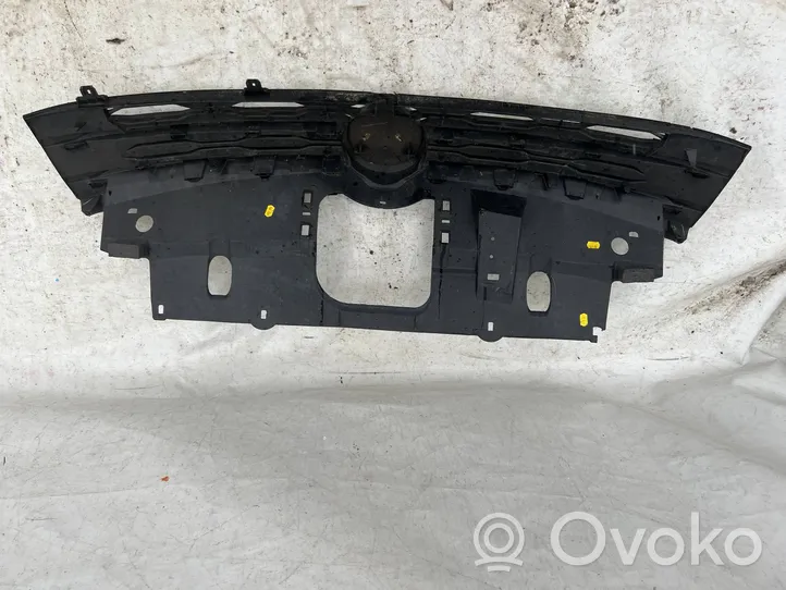 Fiat Talento Griglia superiore del radiatore paraurti anteriore 623106388R