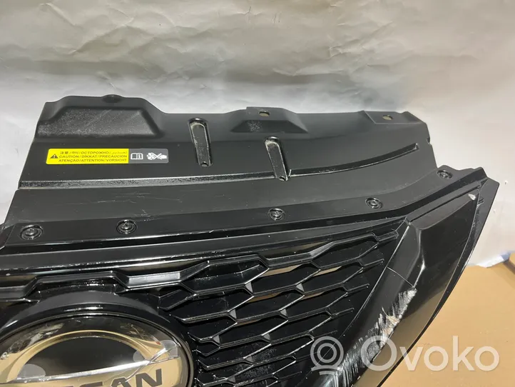 Nissan Qashqai Grille calandre supérieure de pare-chocs avant 62398HV80A