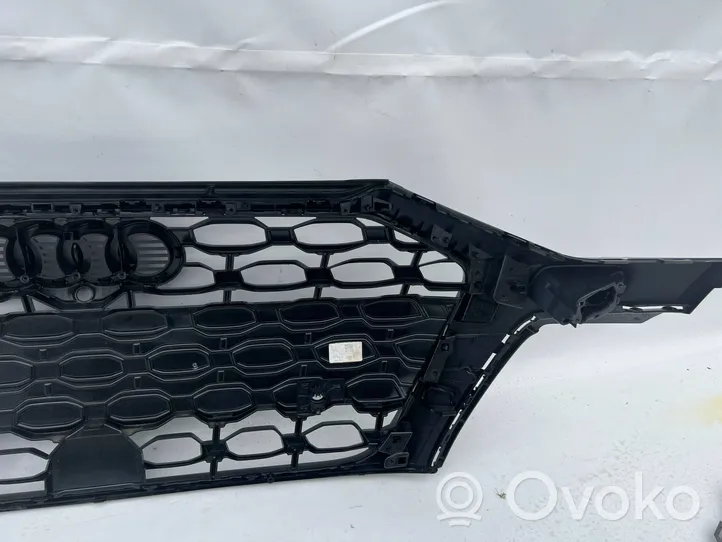 Audi RS3 8Y Grille calandre supérieure de pare-chocs avant 8Y0807725