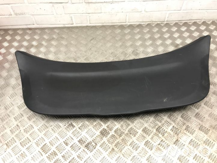 Toyota Yaris Verkleidung Heckklappe Kofferraumdeckel 677510D040