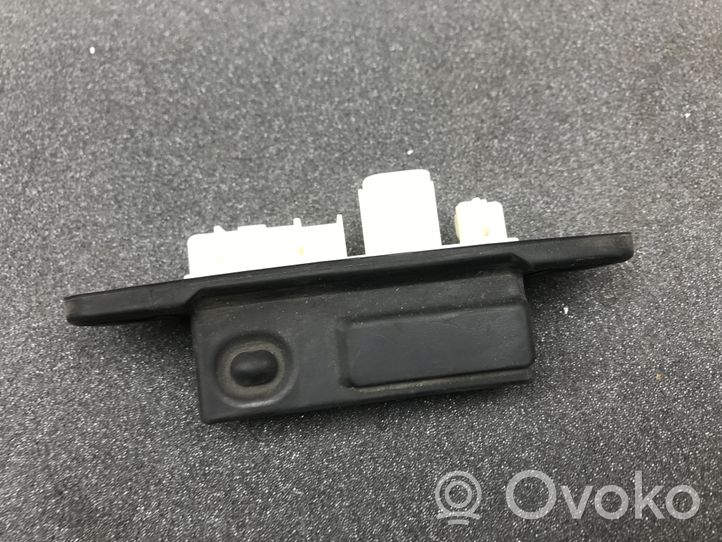 Toyota Prius (XW50) Bouton interrupteur ouverture du coffre 15D355