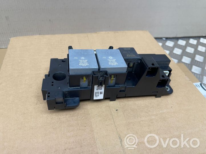 Toyota Auris E180 Relay mounting block G92Z133011