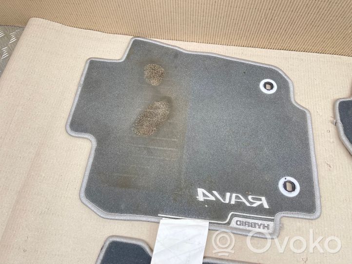 Toyota RAV 4 (XA40) Set di tappetini per auto 