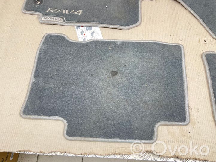 Toyota RAV 4 (XA40) Set di tappetini per auto 