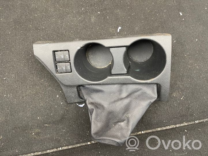 Toyota Auris E180 Rivestimento in plastica cornice della leva del cambio 5882102670