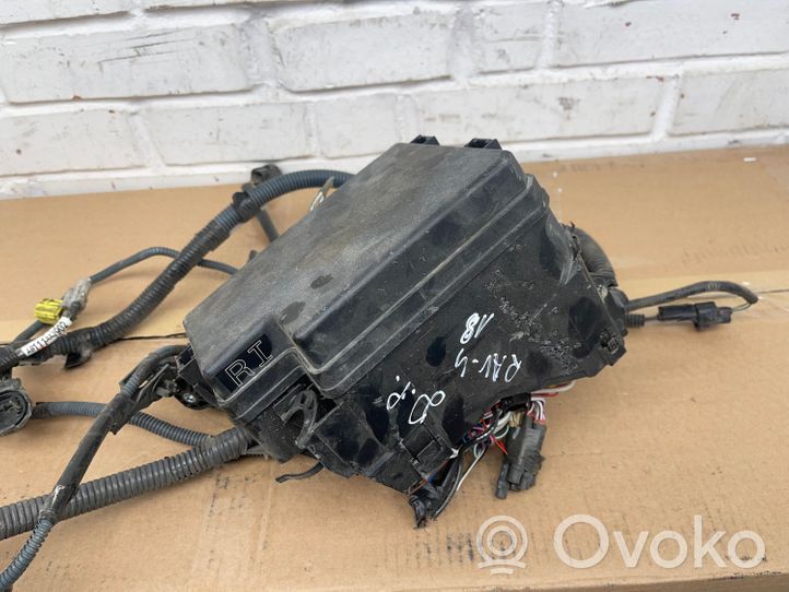 Toyota RAV 4 (XA40) Boîte à fusibles 8266242611