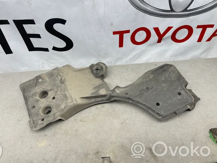 Toyota Prius (XW30) Osłona dolna zbiornika paliwa 5762747010