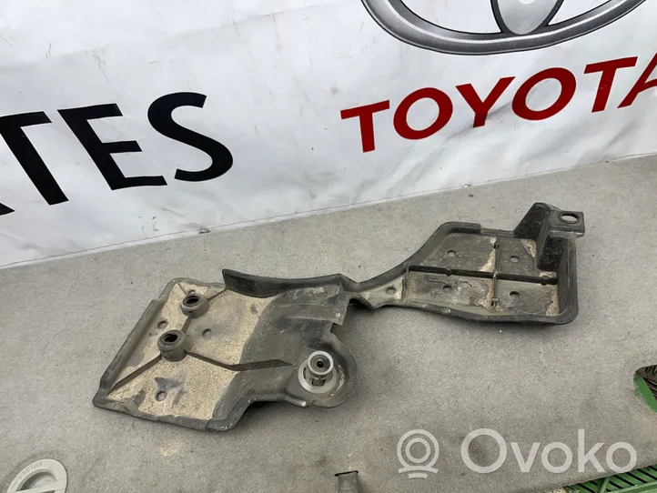 Toyota Prius (XW30) Polttoainesäiliön pohjapanssari 5762747010