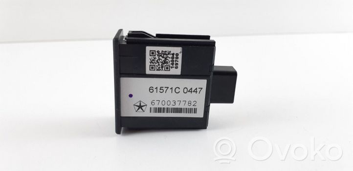 XPeng G3 Connecteur/prise USB 670037782