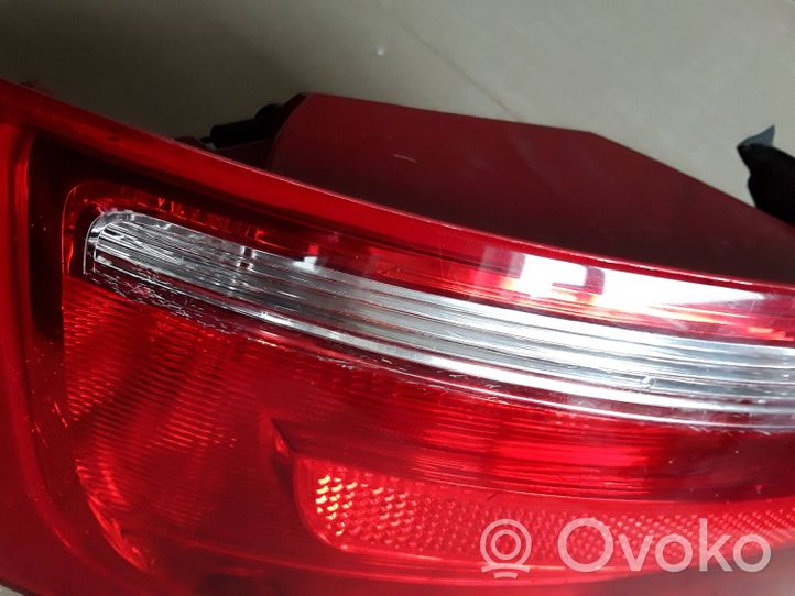 Audi A5 8T 8F Lampy tylnej klapy bagażnika 8T0945095