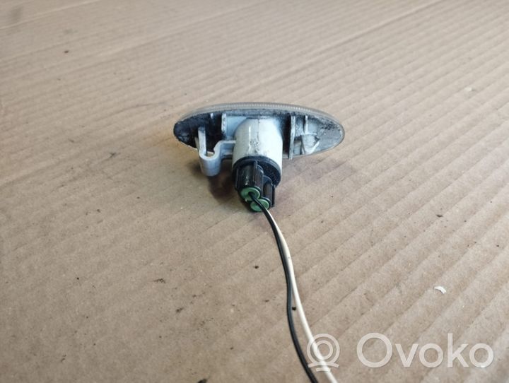 Nissan Note (E11) Indicatore di direzione del parafango anteriore 26160AX00A