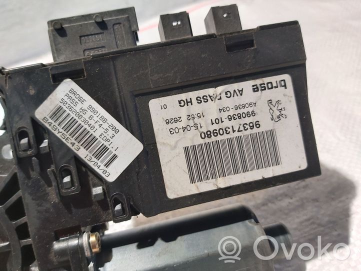 Peugeot 307 Moteur de lève-vitre de porte avant 9637130980