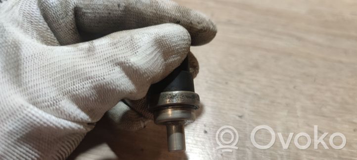 Audi 80 90 S2 B4 Sensore temperatura del carburante 269415