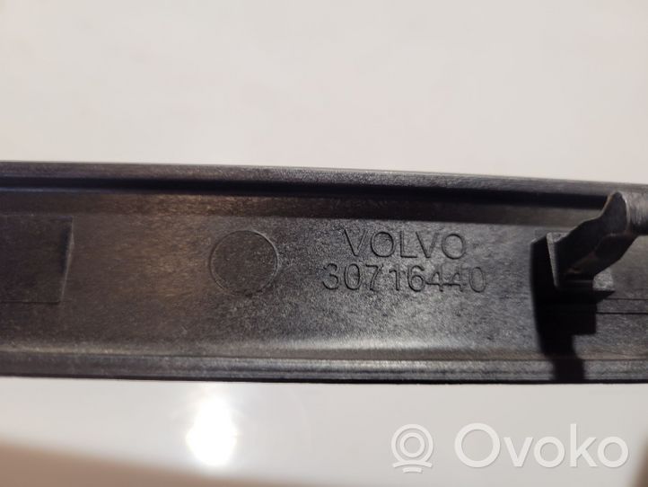 Volvo V70 Ramka schowka deski rozdzielczej 30716440