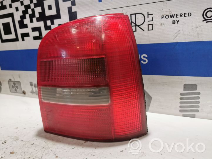 Audi A4 S4 B5 8D Lampa tylna 8D9945096C