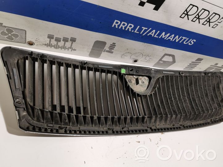 Skoda Octavia Mk2 (1Z) Maskownica / Grill / Atrapa górna chłodnicy 1Z0853668