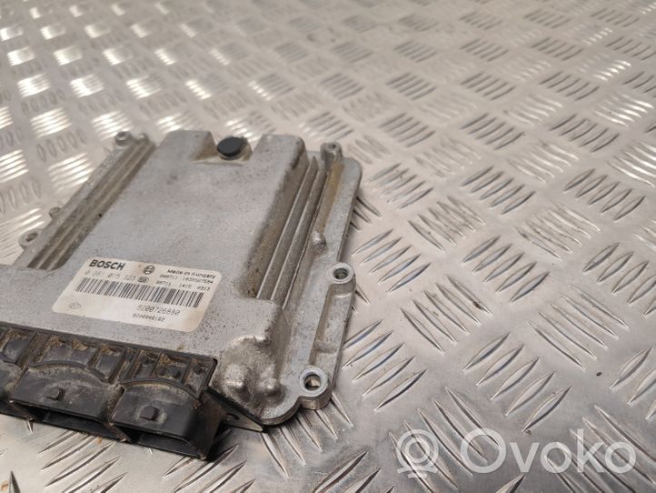 Renault Laguna III Sterownik / Moduł ECU 0281015323