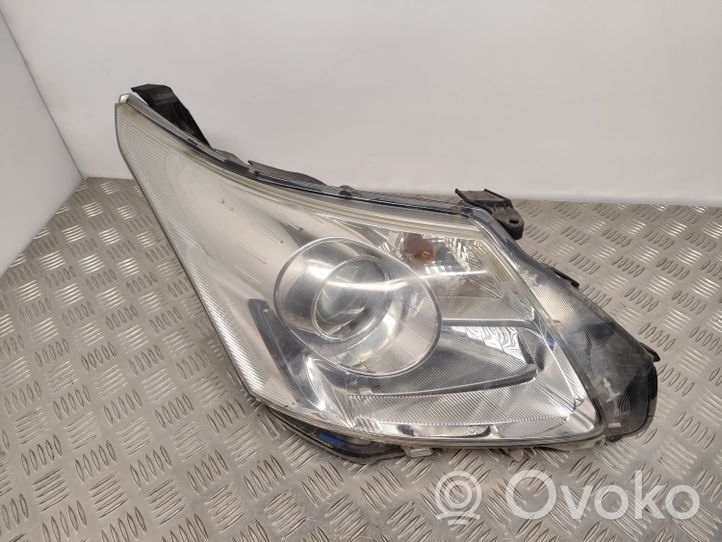 Toyota Avensis T270 Lampa przednia 8112605310