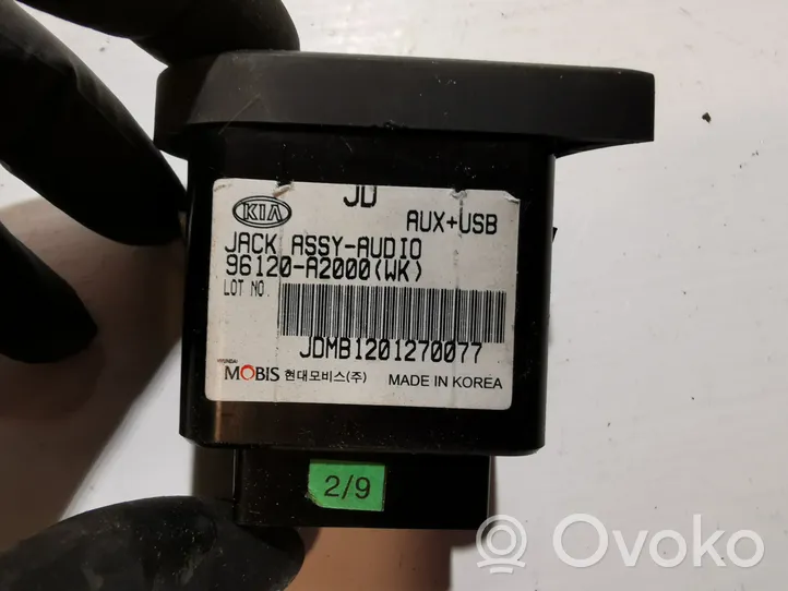 KIA Ceed Connettore plug in AUX 96120A2000