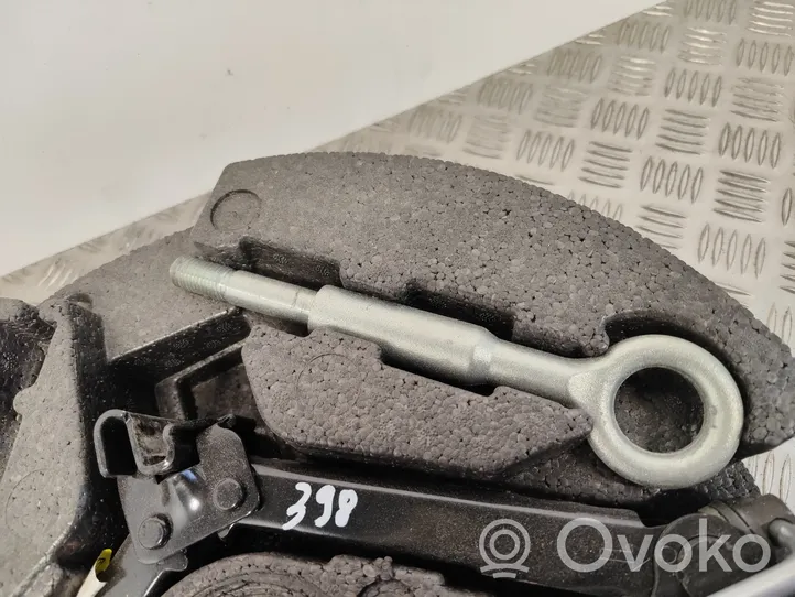 Volvo V70 Tool set 31317346