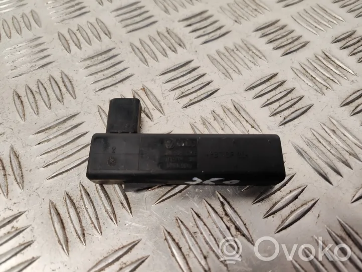 Audi A8 S8 D3 4E Antena systemu bezkluczykowego 300909133E