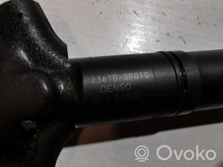 Toyota Avensis T250 Injecteur de carburant 236700R010