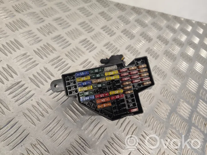 Volkswagen PASSAT B6 Fuse module 