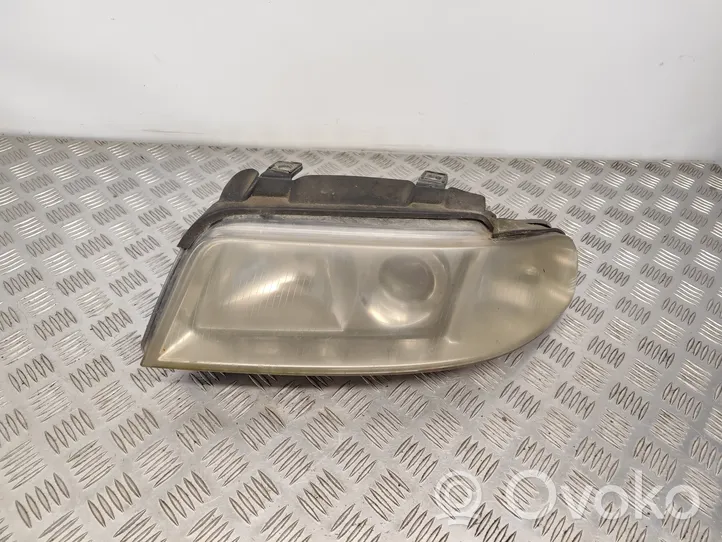 Audi A4 S4 B5 8D Lampa przednia 8D0941003AK