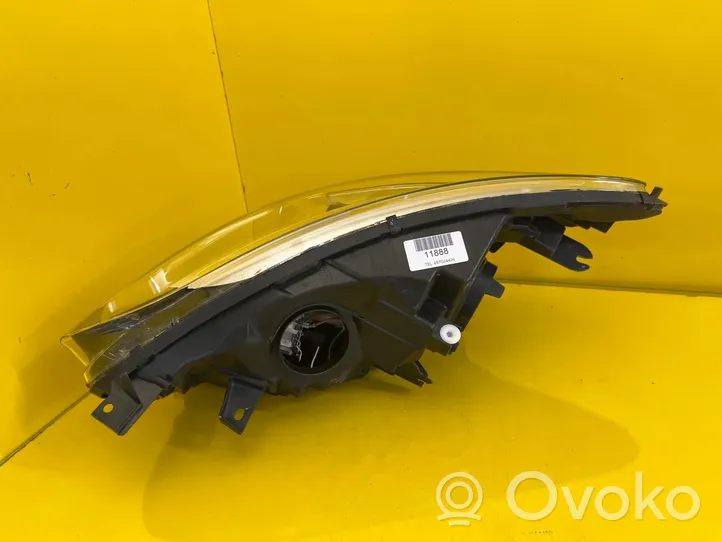 Renault Captur Lampa przednia 260108765R