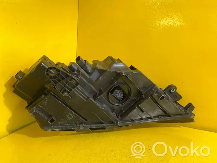 Skoda Octavia 985 Передняя фара 5E2941017F