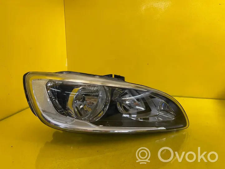 Volvo XC60 Lampa przednia 31358098