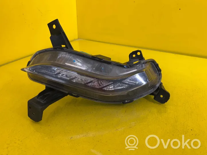 Hyundai i30 Lampa przednia 92208G4210