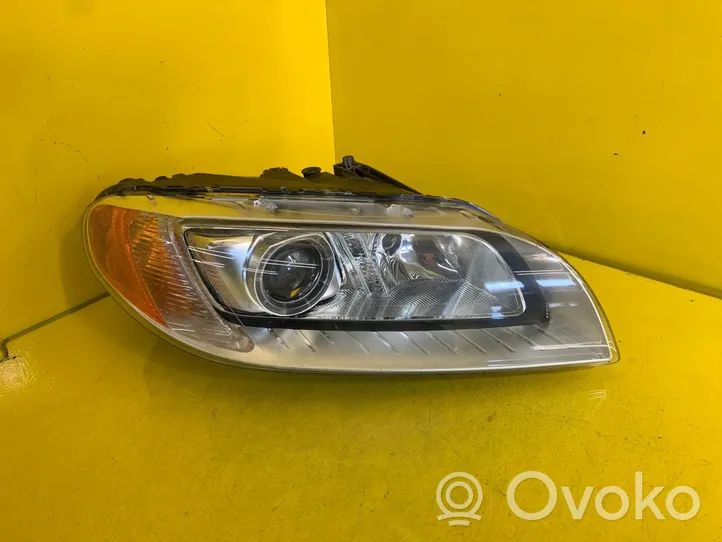 Volvo V70 Lampa przednia 