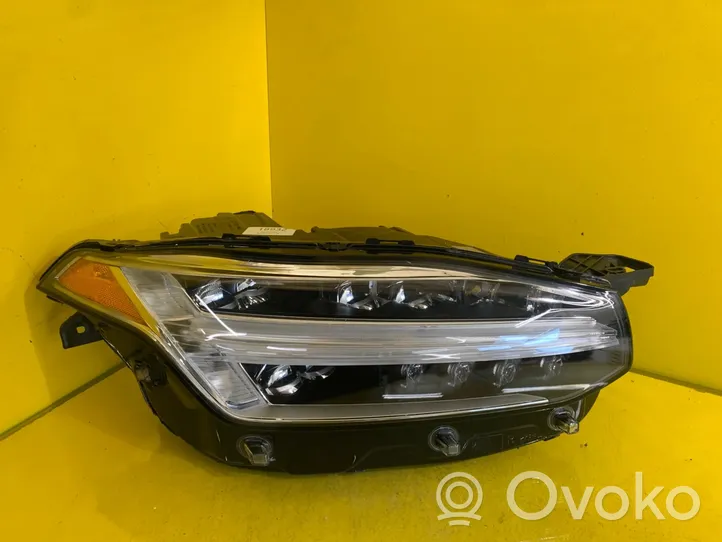 Volvo XC90 Lampa przednia 32228301