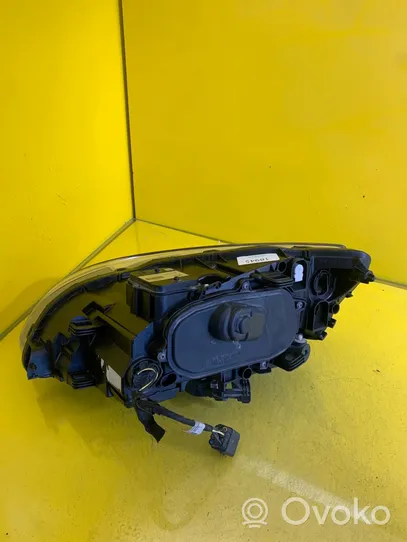 Volvo S60 Lampa przednia 31420109