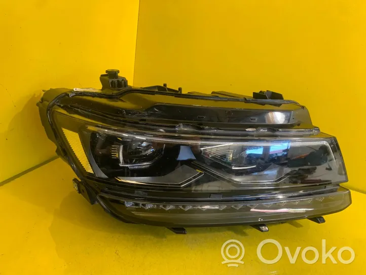 Volkswagen Tiguan Lampa przednia 5NB941082A