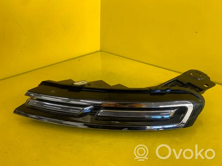 Citroen C5 Aircross Lampa przednia 9818005180