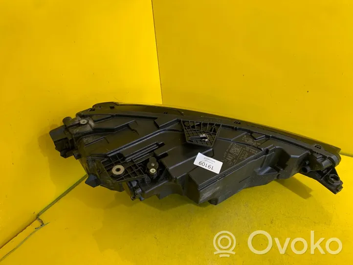 Audi A3 8Y Lampa przednia 8Y0941033