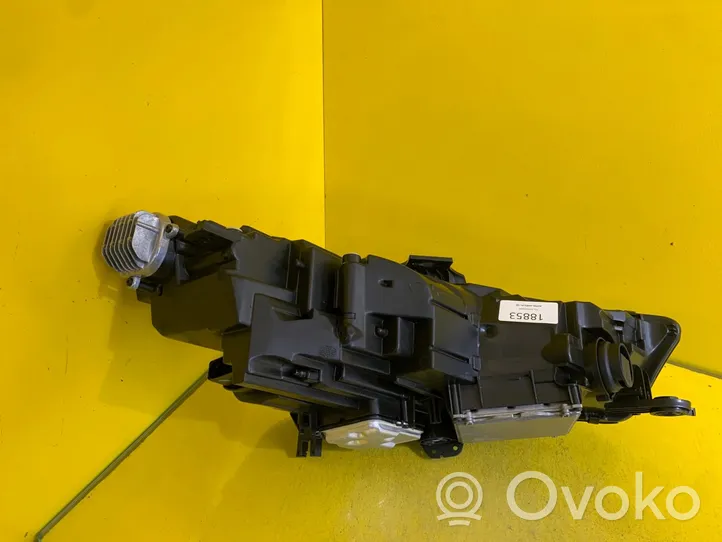 Audi A4 S4 B9 Lampa przednia 8W0941033